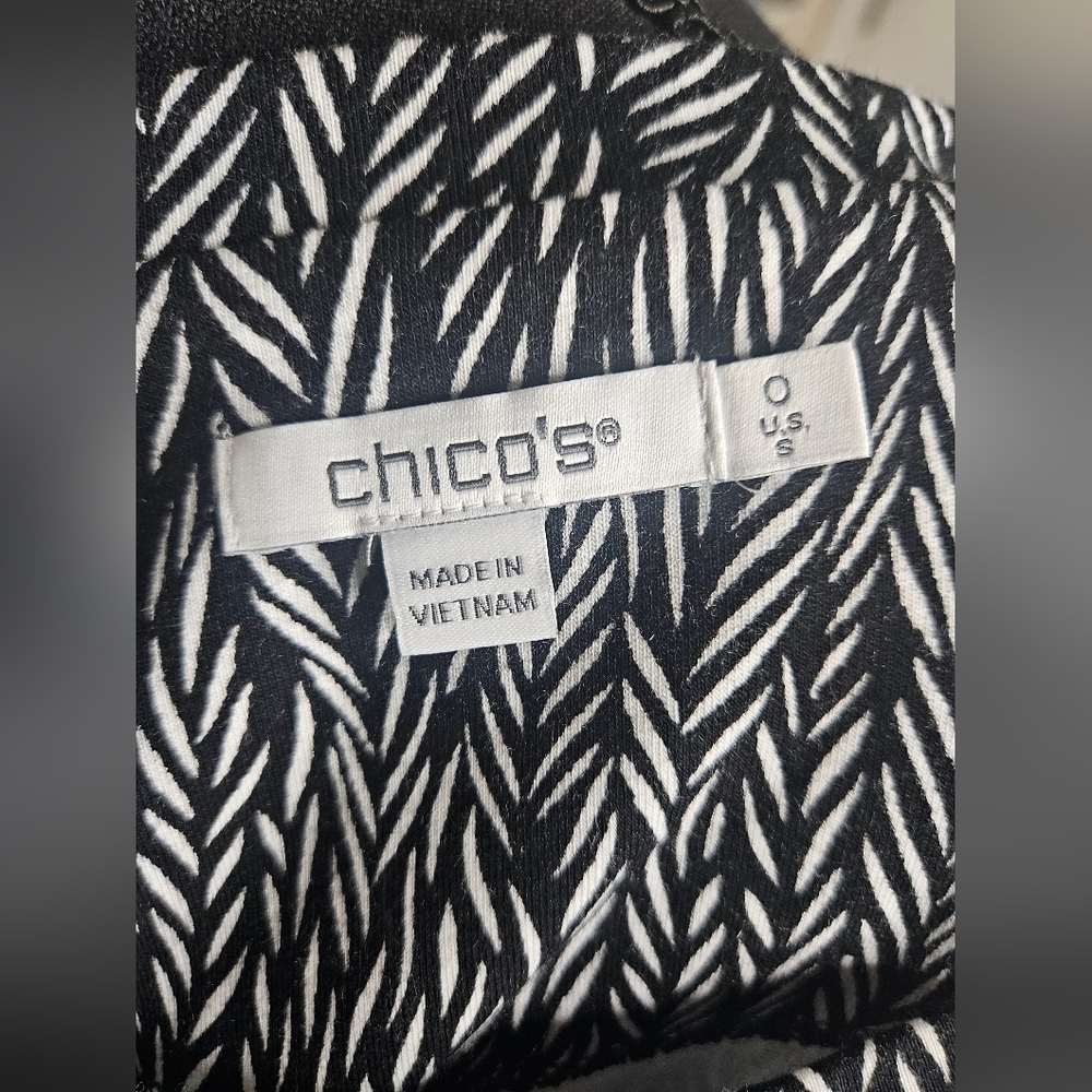 Chico's Cotton Modal Blend Black White Abstract Feather Print 3/4 Sleeve Tunic - Picture 9 of 9
